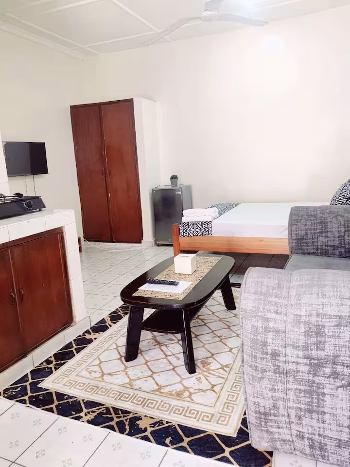 Tudor Bay Studio Retreat bedroom